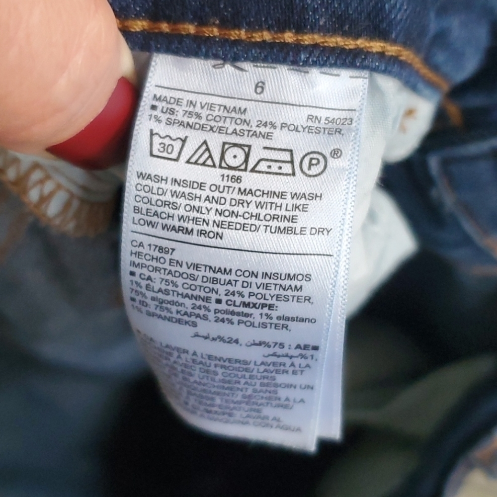 Old Navy Jean Shorts Sz 6 - Picture 2 of 3